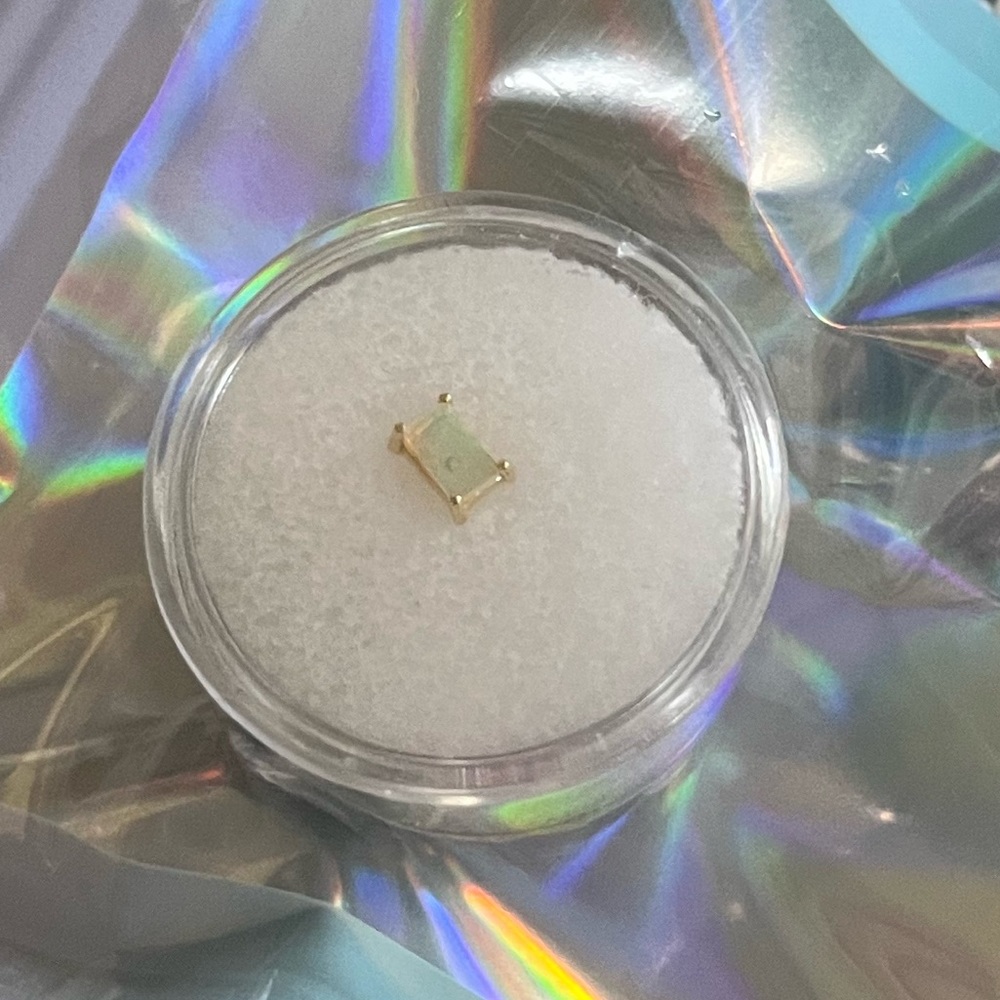 Quetzalli opal rectangle solid gold and white opal press-fit end